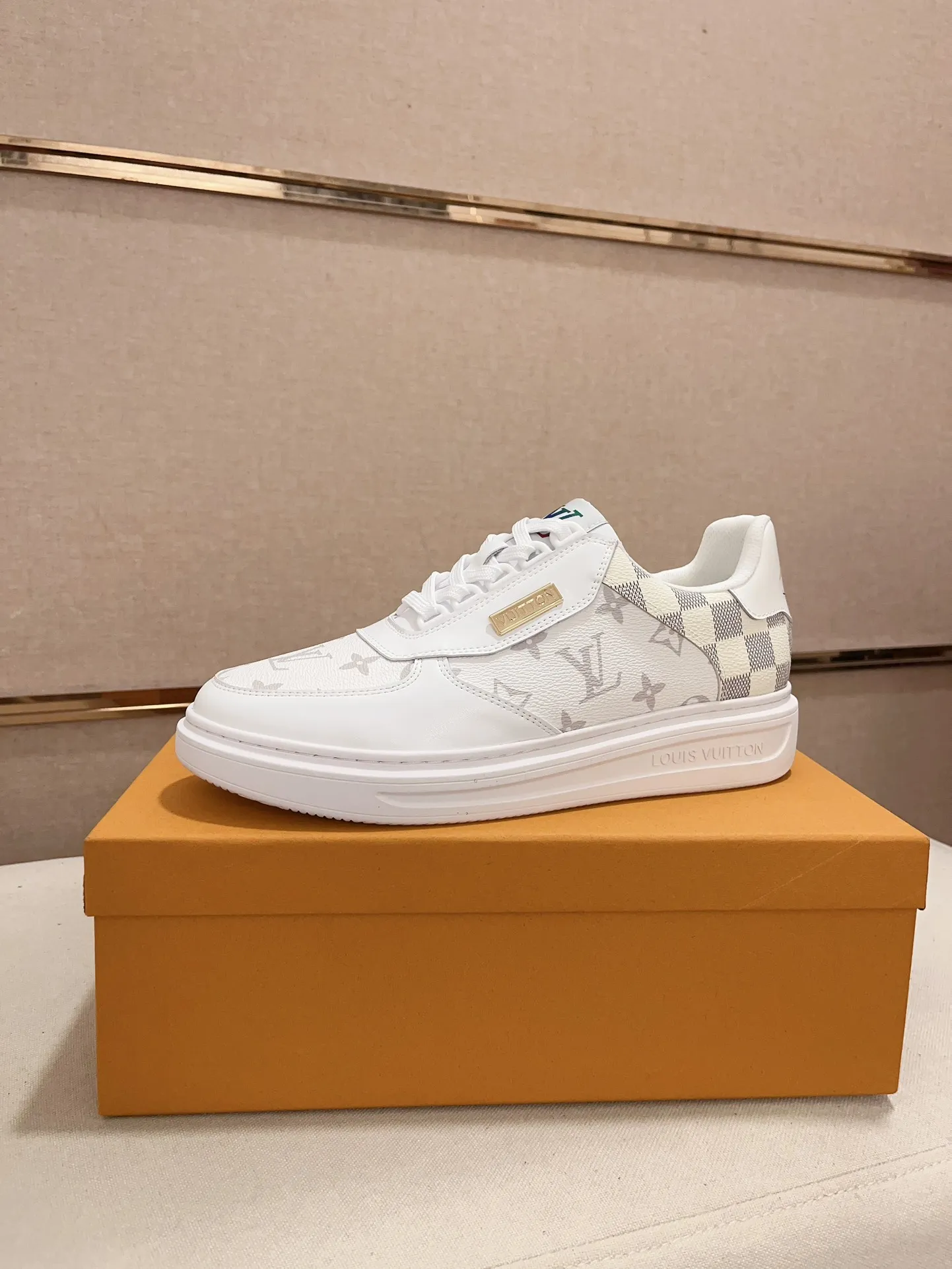 Men's shoes💰 400💰Louis Vuitton (Louis Vuitton/LV top 🔍🔍new model is on sale at the same time at the counter, upper 🇮🇹 imported first-layer cowhide from Italy, fully imported sheepskin lining 💪💪, completely 1⃣️ to 1⃣️ replica 🇮🇹💪💪 , ⚠Sole: Original sole provided by the original factory, exclusive movable molded sole, super comfortable, ⚠Original factory goods, 🔍🔍high quality, can be entered and exited the counter at will, welcome to compare⚠Code number: 38-44 (45 can be customized).